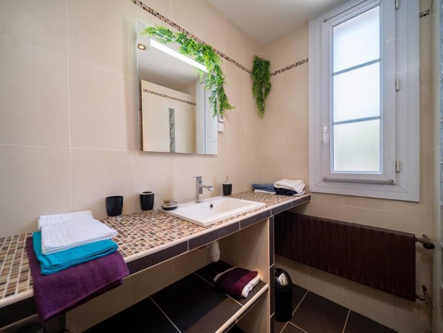 Appartement Tout Equipe Traversant 6 A 8 Couchages Marseille Kültér fotó